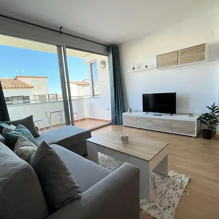 2-Bedroom Brand New Apartment Steps From The Beach Llançà Extérieur photo