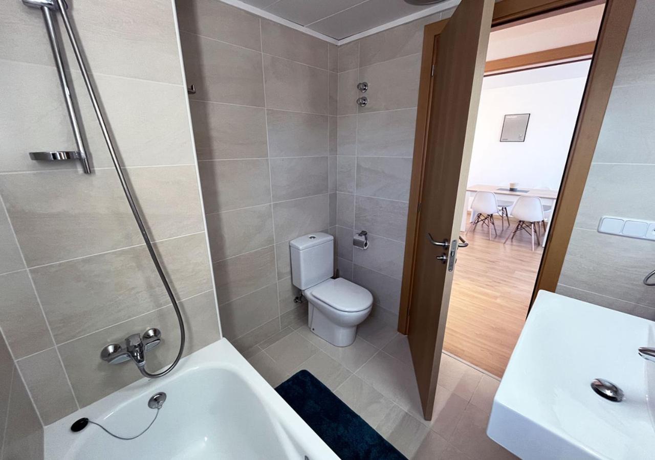 2-bedroom Brand New Steps From The Appartement